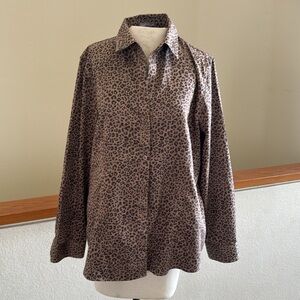 Chicos all season coolmax no iron leopard button down top size 2